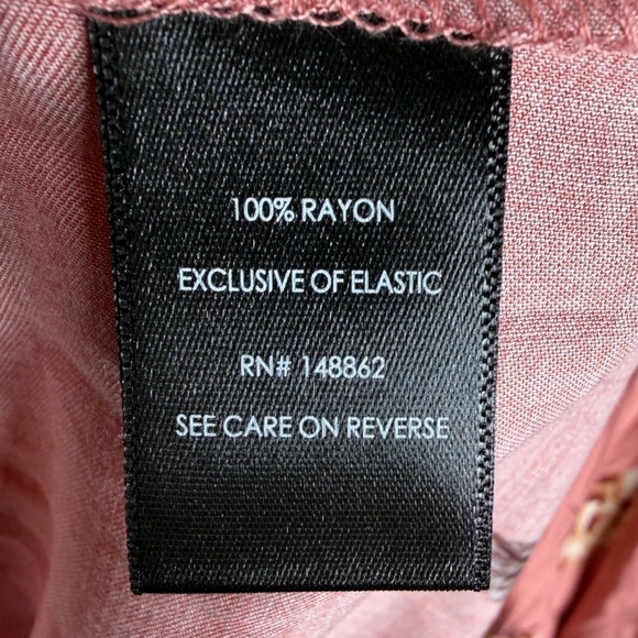 New Torrid Floral Print Smocked Long Sleeve Blouse size 1X Pink - Picture 3 of 9